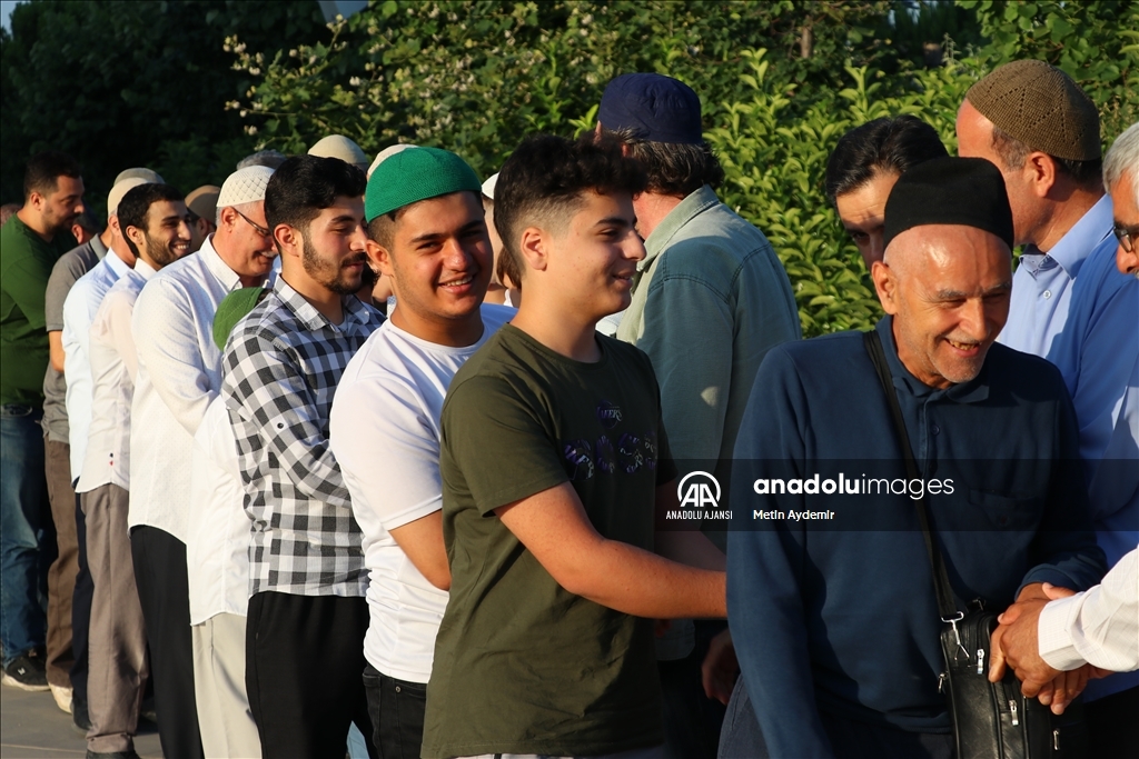 İzmir'de Kurban Bayramı namazı kılındı