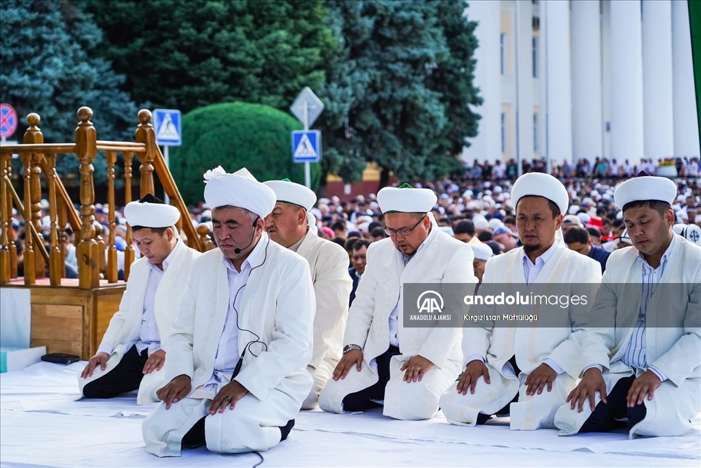 Kırgızistan'da Kurban Bayramı namazı kılındı