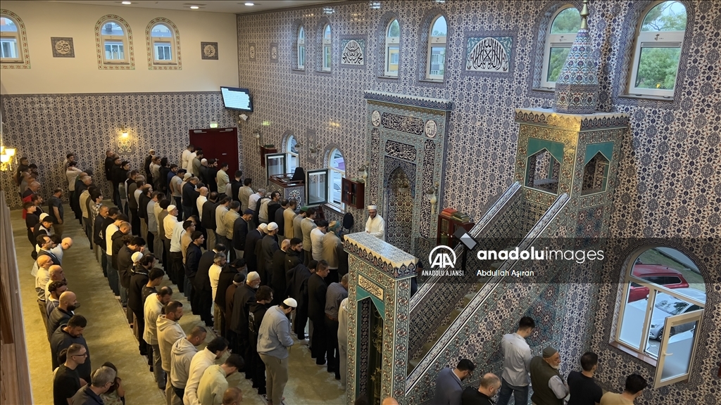 Hollanda’da Kurban bayram namazı kılındı