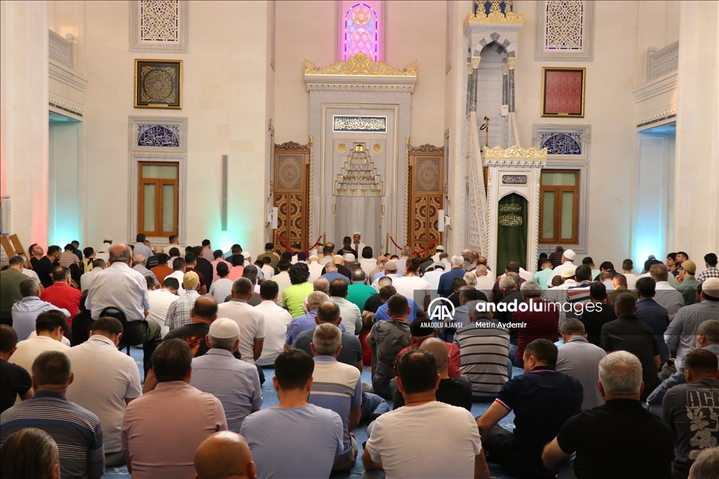 İzmir'de Kurban Bayramı namazı kılındı