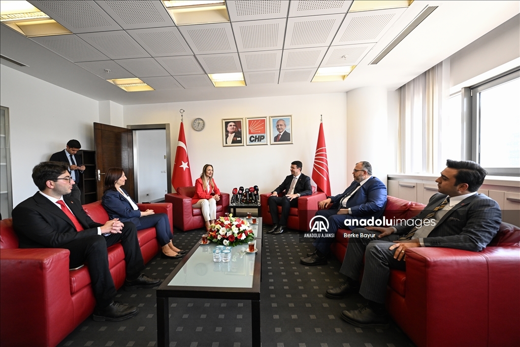 CHP Genel Merkezi'nde partiler arası bayramlaşma