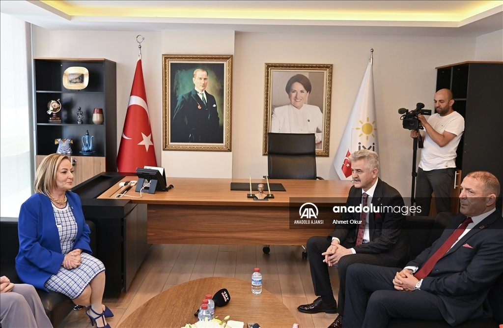 İYİ Parti Genel Merkezi'nde partiler arası bayramlaşma