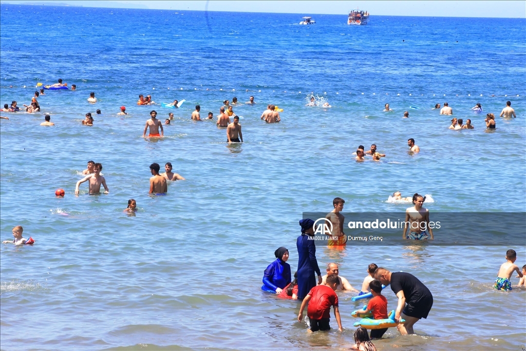 Muğla sahillerinde bayramın ikinci gününde de yoğunluk yaşandı