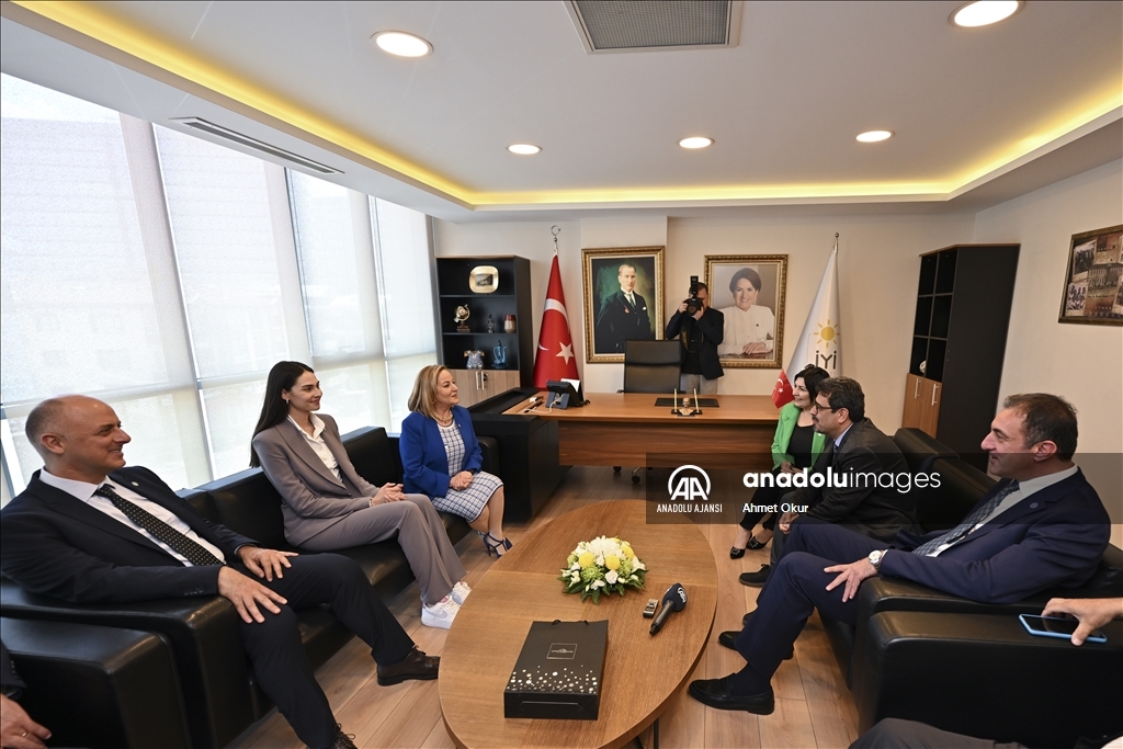 İYİ Parti Genel Merkezi'nde partiler arası bayramlaşma