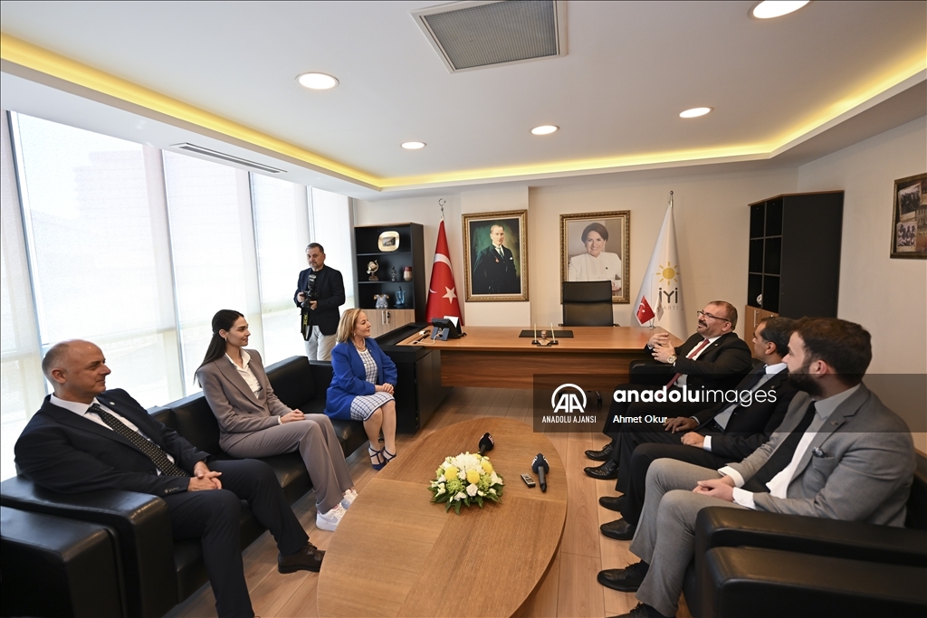 İYİ Parti Genel Merkezi'nde partiler arası bayramlaşma