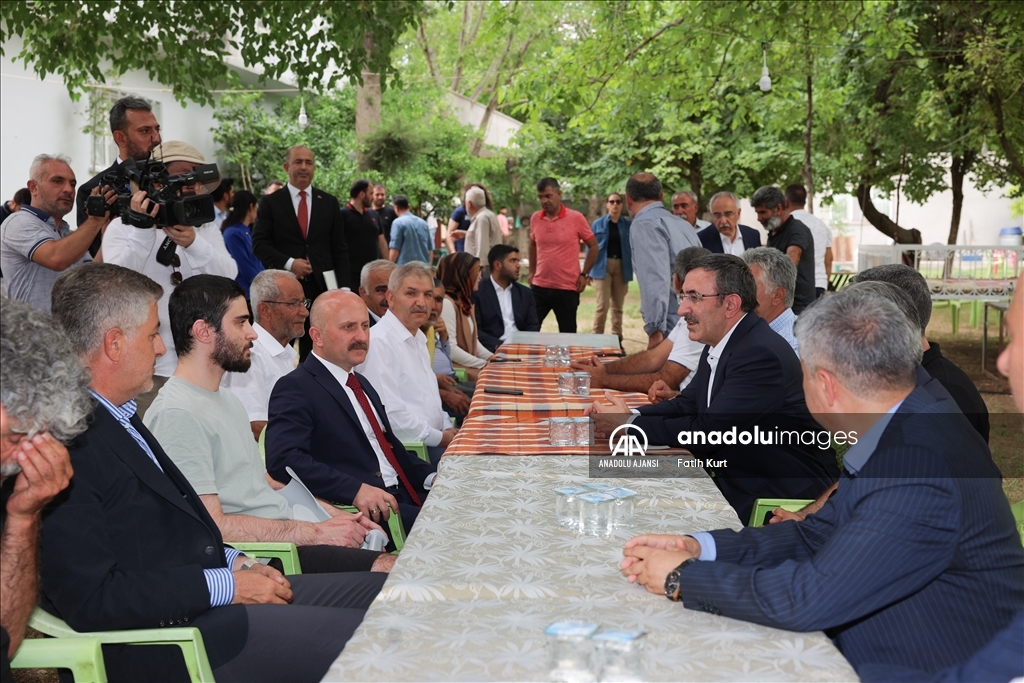 Cumhurbaşkanı Yardımcısı Yılmaz'dan depremde hayatını kaybeden AK Parti'li Taş'ın ailesine ziyaret