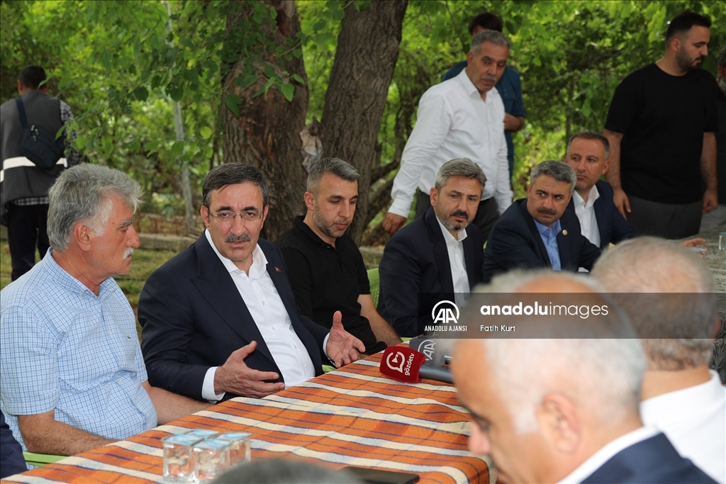 Cumhurbaşkanı Yardımcısı Yılmaz'dan depremde hayatını kaybeden AK Parti'li Taş'ın ailesine ziyaret