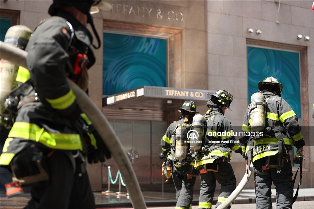 Tiffany & Co'nun New York'taki mücevher mağazasında yangın çıktı