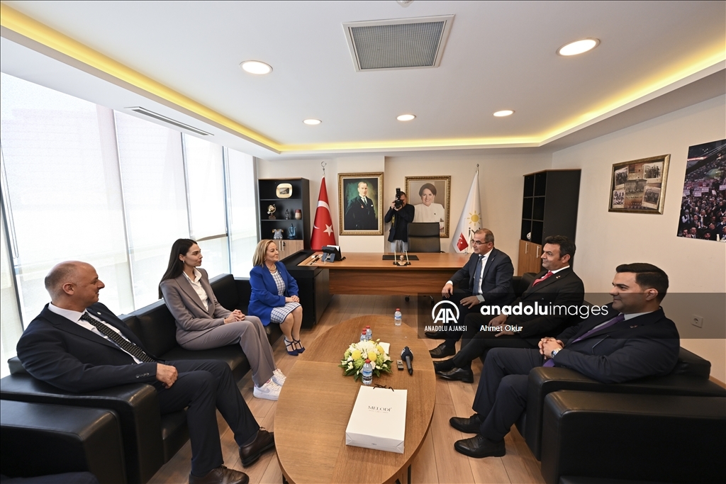 İYİ Parti Genel Merkezi'nde partiler arası bayramlaşma