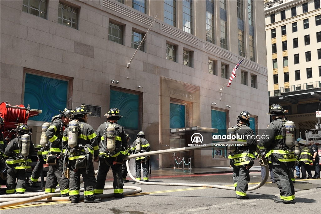 Tiffany & Co'nun New York'taki mücevher mağazasında yangın çıktı