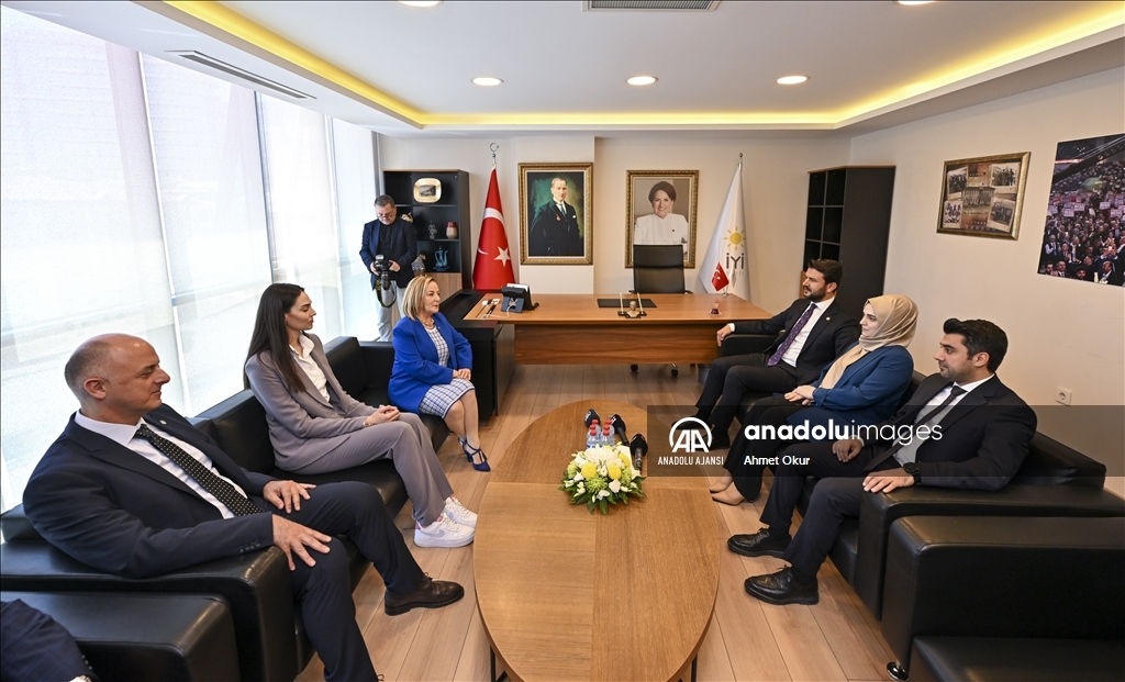 İYİ Parti Genel Merkezi'nde partiler arası bayramlaşma