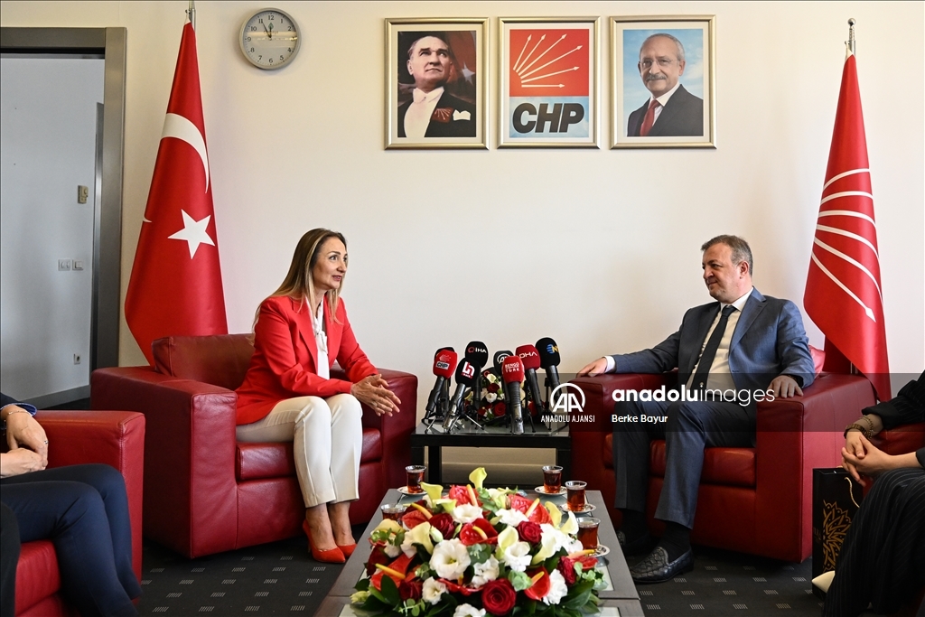 CHP Genel Merkezi'nde partiler arası bayramlaşma