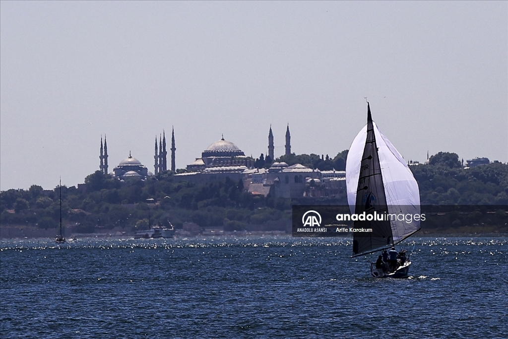 Kabotaj Bayramı'nda yelkenliler İstanbul Boğazı'nda yarıştı