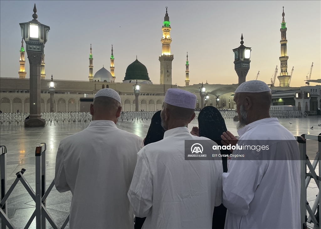 Hacılar Hazreti Muhammed'e kucak açan şehir Medine'de