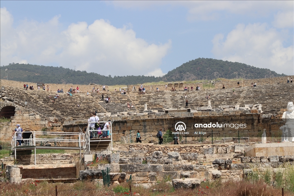 İzmir, Aydın ve Denizli'deki turistik tesisler bayram tatilini dolu geçirdi