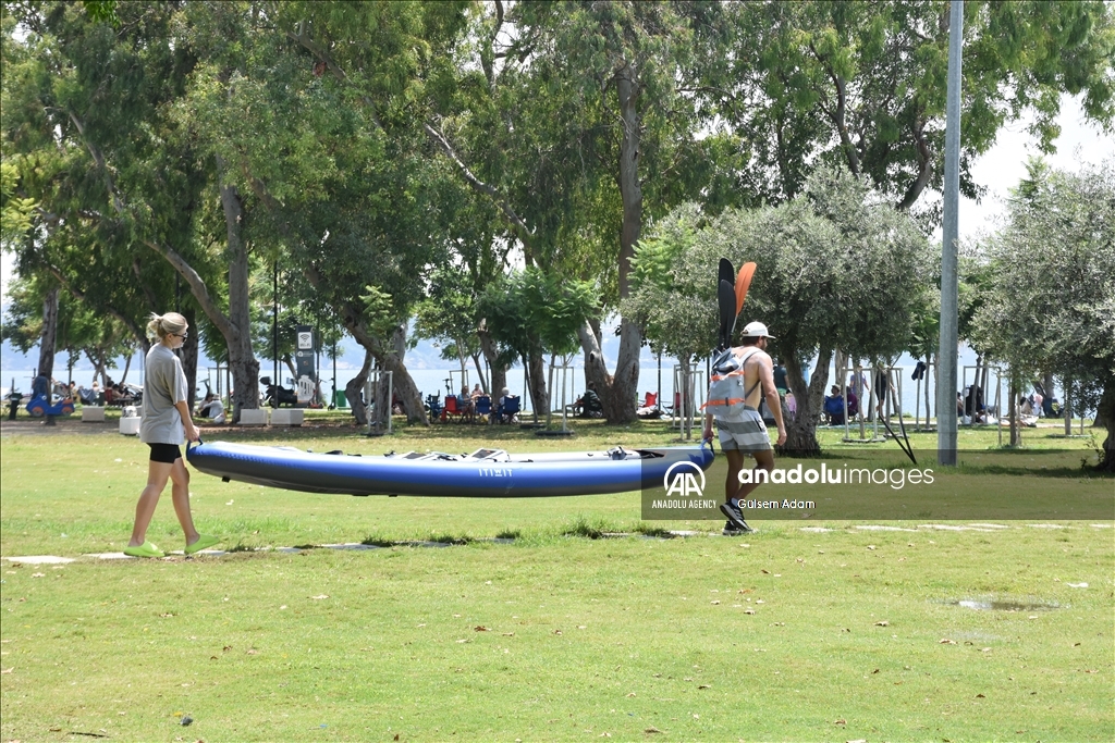 تركيا.. شواطئ أنطاليا تكتظ بالسياح