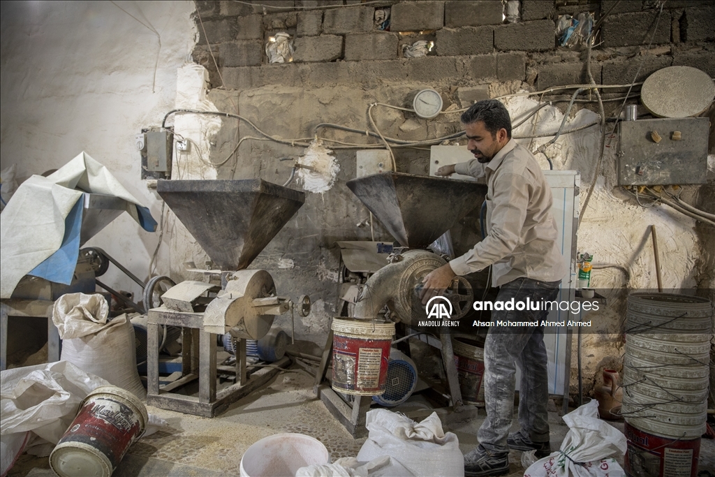 لە هەرێمی کوردستان ساوار و بڕوێش و گەنمەکوتا تا ئێستاش بە رێگای نەریتی دروست دەکرێت