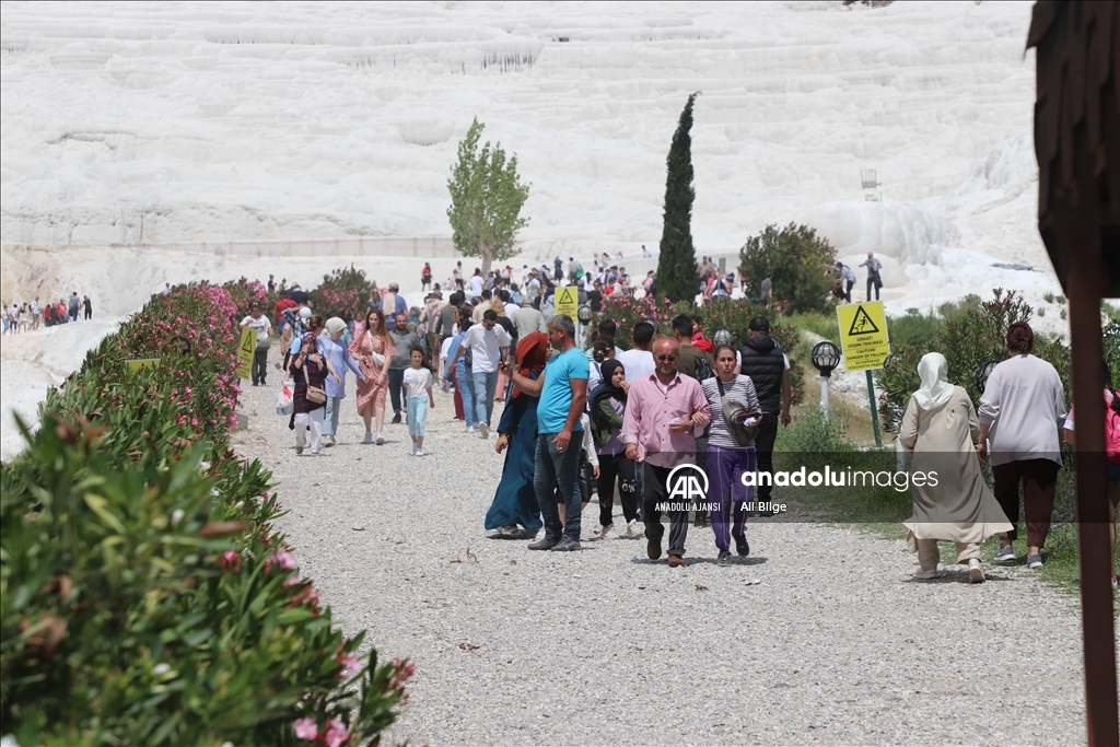 İzmir, Aydın ve Denizli'deki turistik tesisler bayram tatilini dolu geçirdi