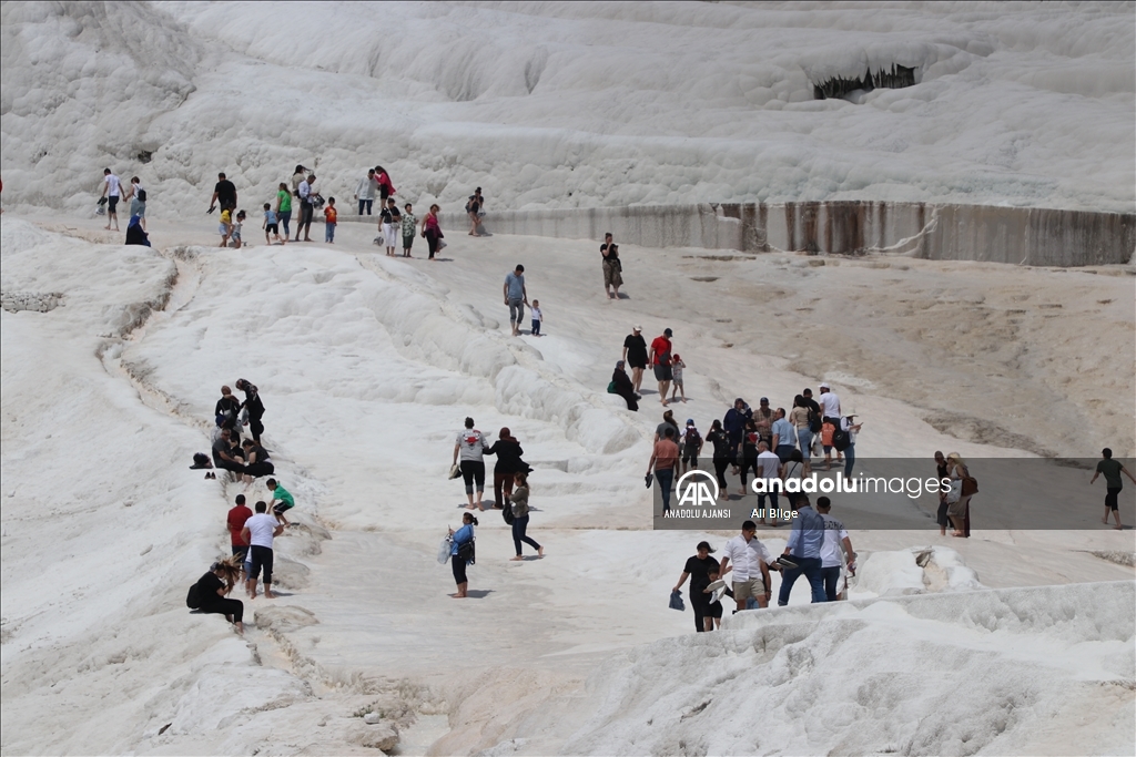 İzmir, Aydın ve Denizli'deki turistik tesisler bayram tatilini dolu geçirdi