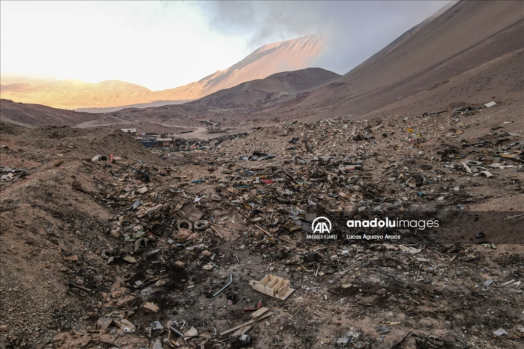 Şili'deki Atacama Çölü'nde tonlarca çöp birikti