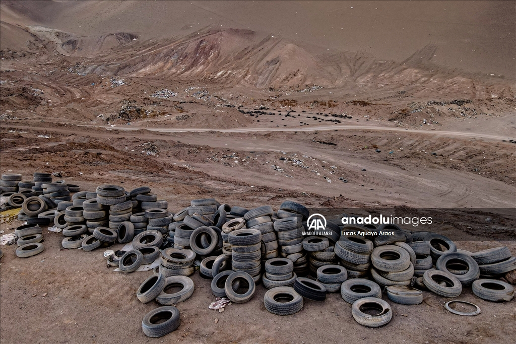 Şili'deki Atacama Çölü'nde tonlarca çöp birikti