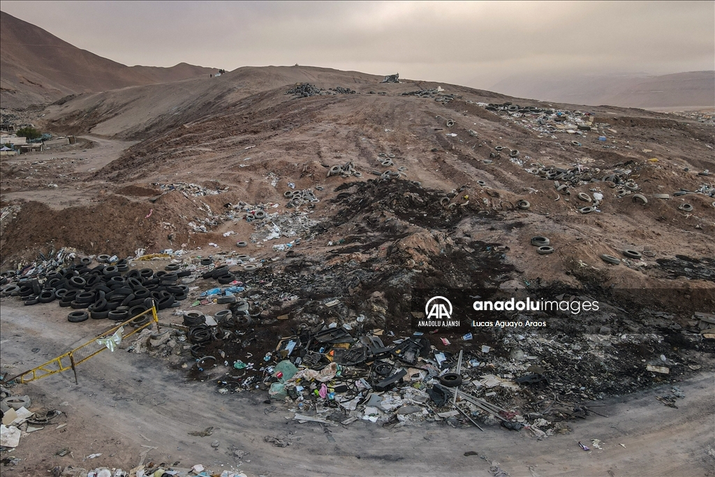 Şili'deki Atacama Çölü'nde tonlarca çöp birikti