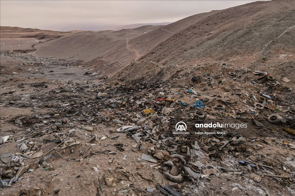 Şili'deki Atacama Çölü'nde tonlarca çöp birikti
