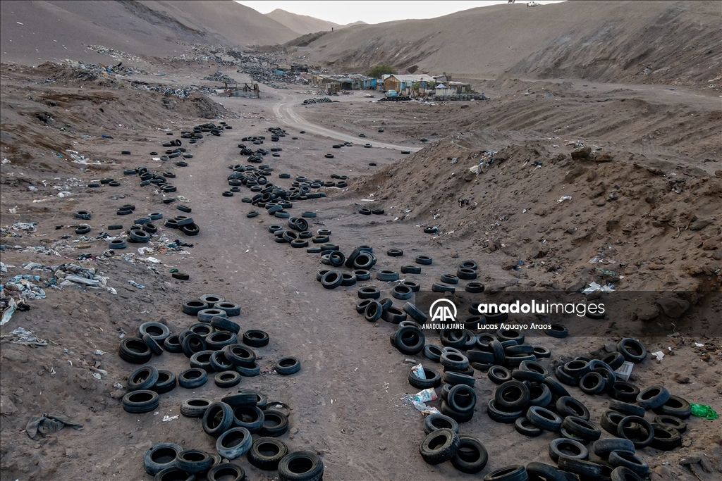 Şili'deki Atacama Çölü'nde tonlarca çöp birikti