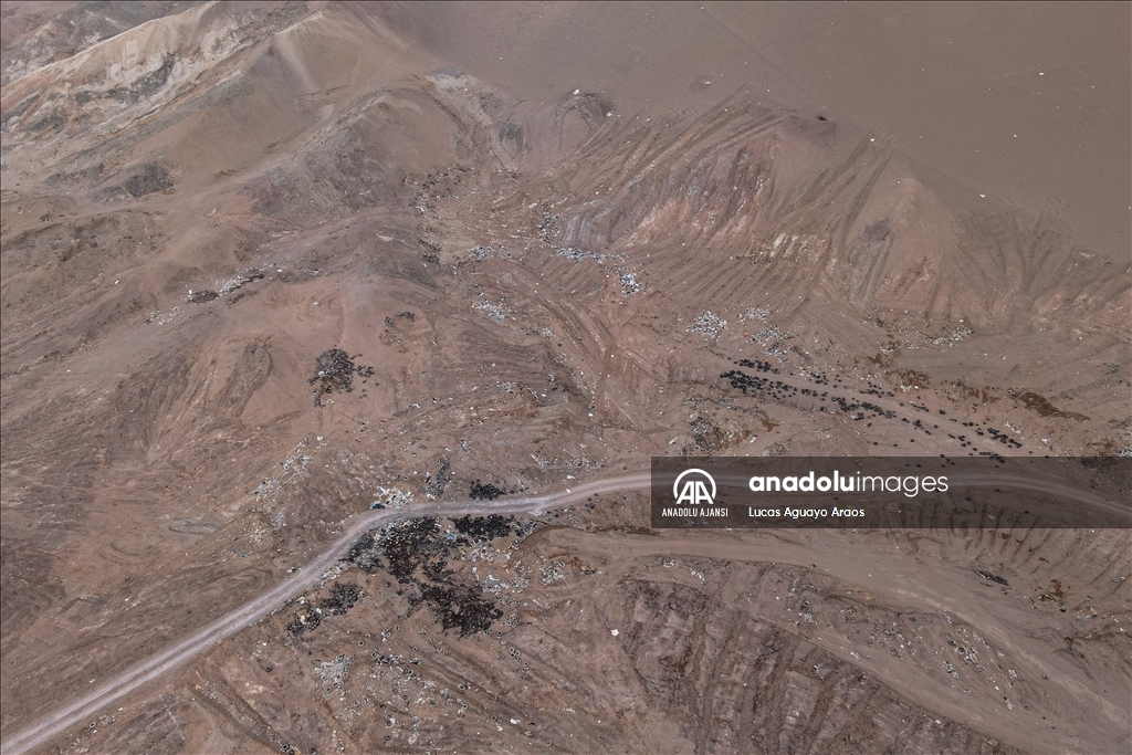 Şili'deki Atacama Çölü'nde tonlarca çöp birikti