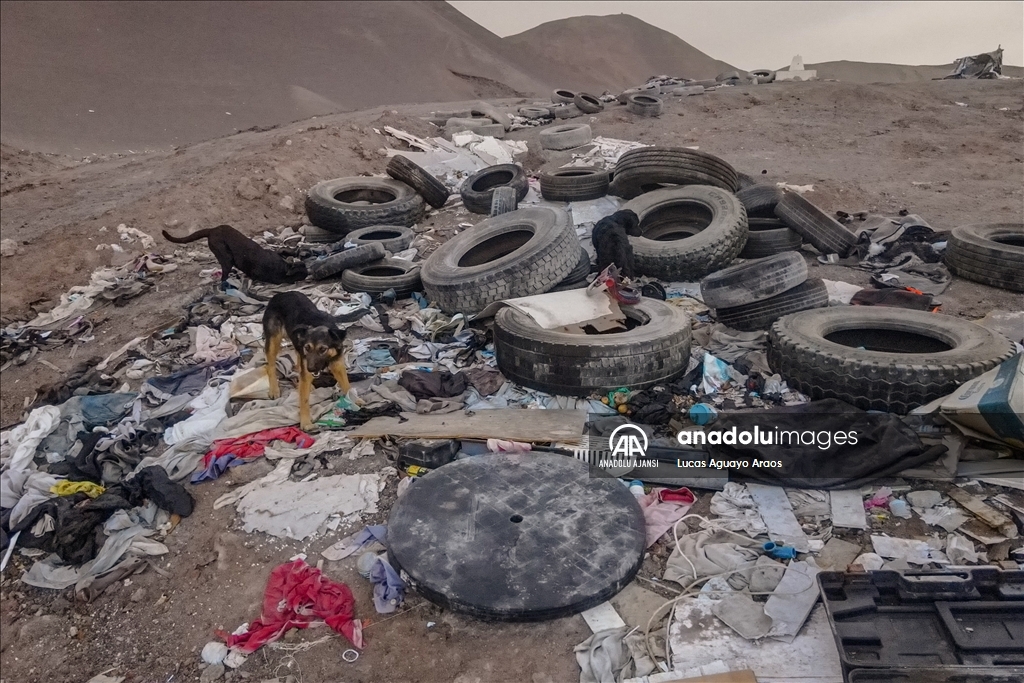 Şili'deki Atacama Çölü'nde tonlarca çöp birikti