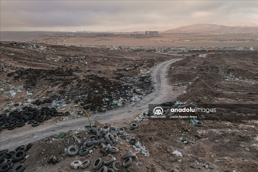Şili'deki Atacama Çölü'nde tonlarca çöp birikti