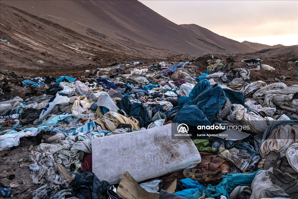 Şili'deki Atacama Çölü'nde tonlarca çöp birikti