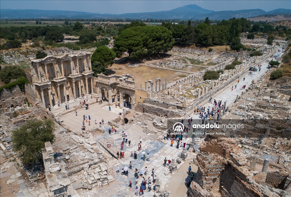 Efes 8500 yıllık yolculuğa çıkarıyor
