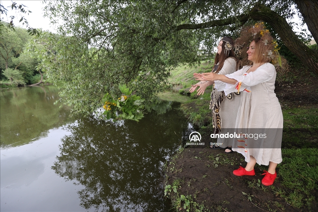 Belarus'ta yaz gün dönümü festivali ''İvan Kupala'' kutlandı