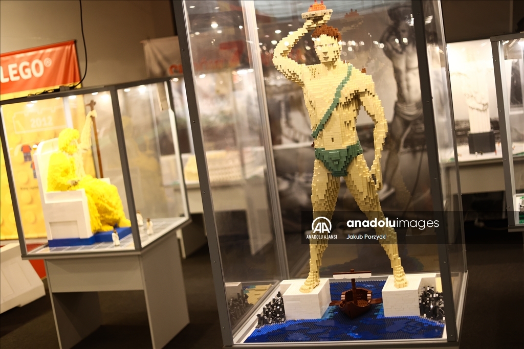 Polonya'da "Devlerin İstilası" adlı Lego sergisi