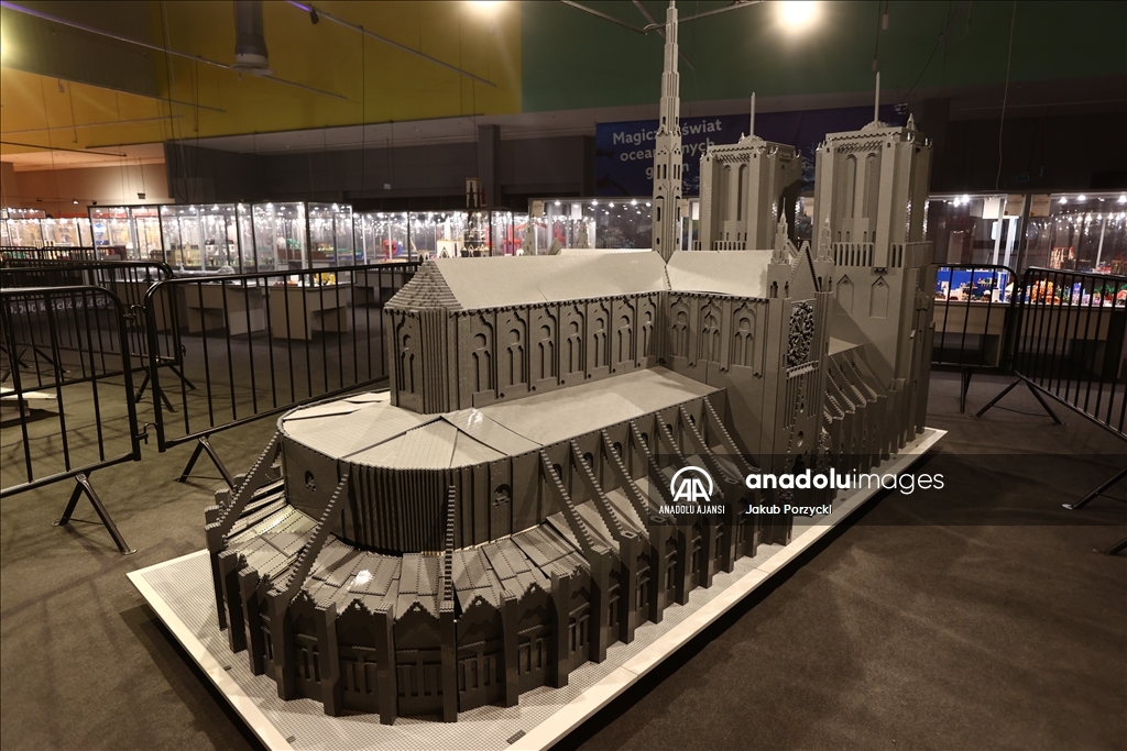 Polonya'da "Devlerin İstilası" adlı Lego sergisi