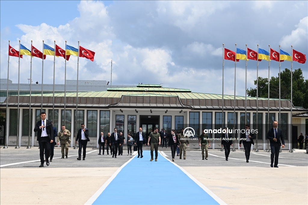 Ukrayna Devlet Başkanı Zelenskiy, Türkiye'den ayrıldı