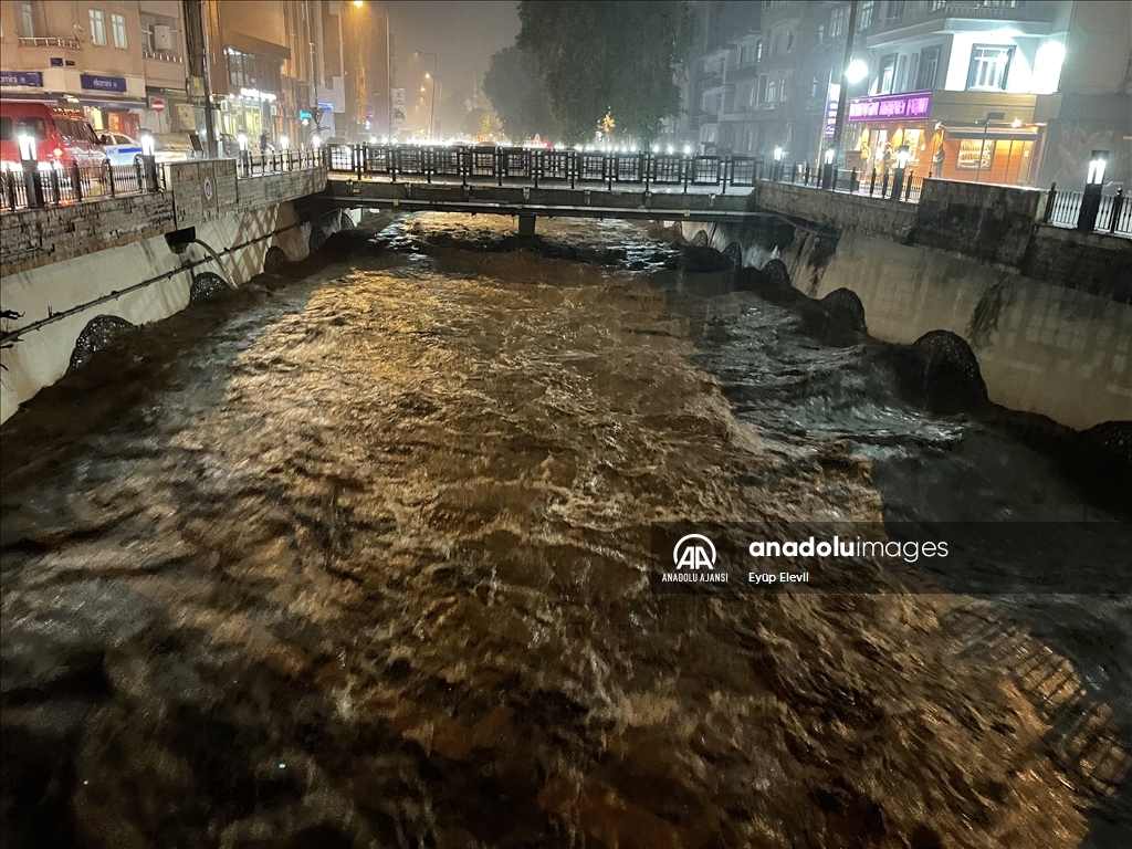 Ordu'da sağanak etkili oluyor