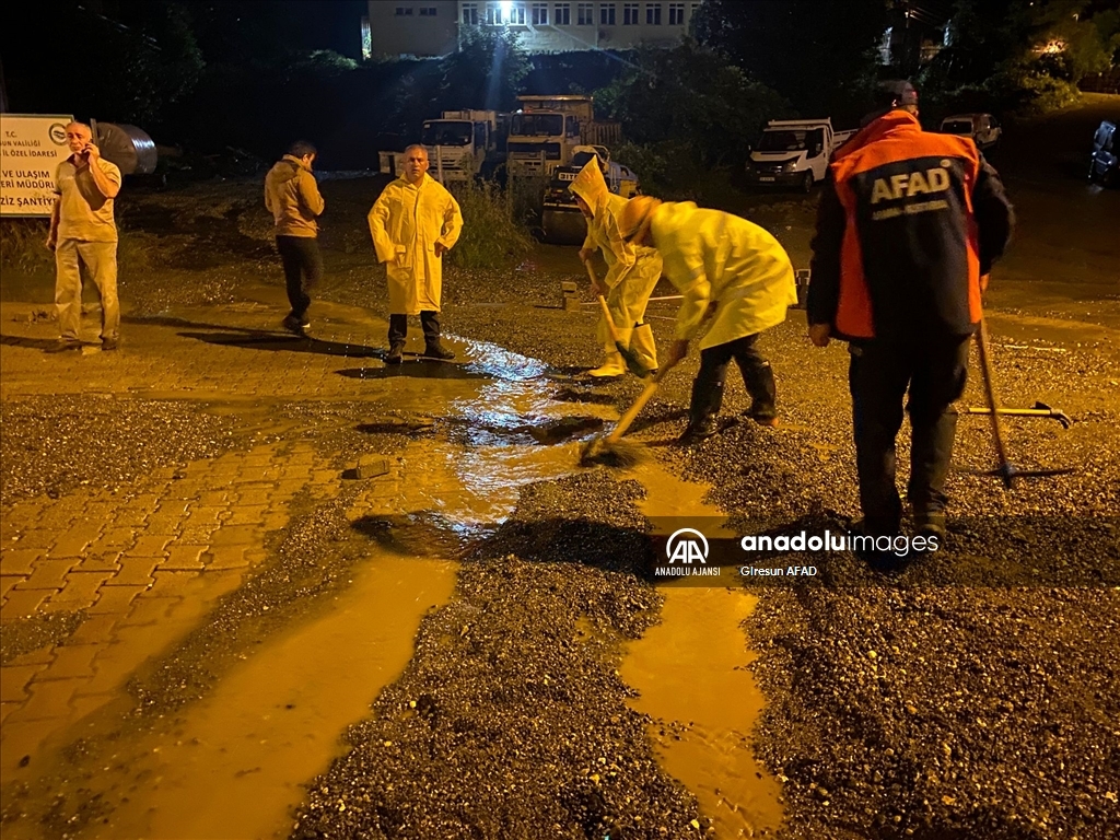 Giresun'da sağanak hayatı olumsuz etkiledi