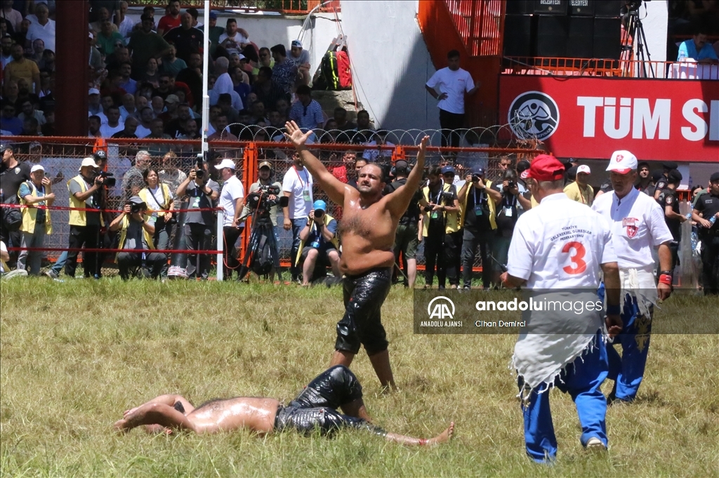 662. Tarihi Kırkpınar Yağlı Güreşleri'nde yarı finale çıkan isimler belli oldu