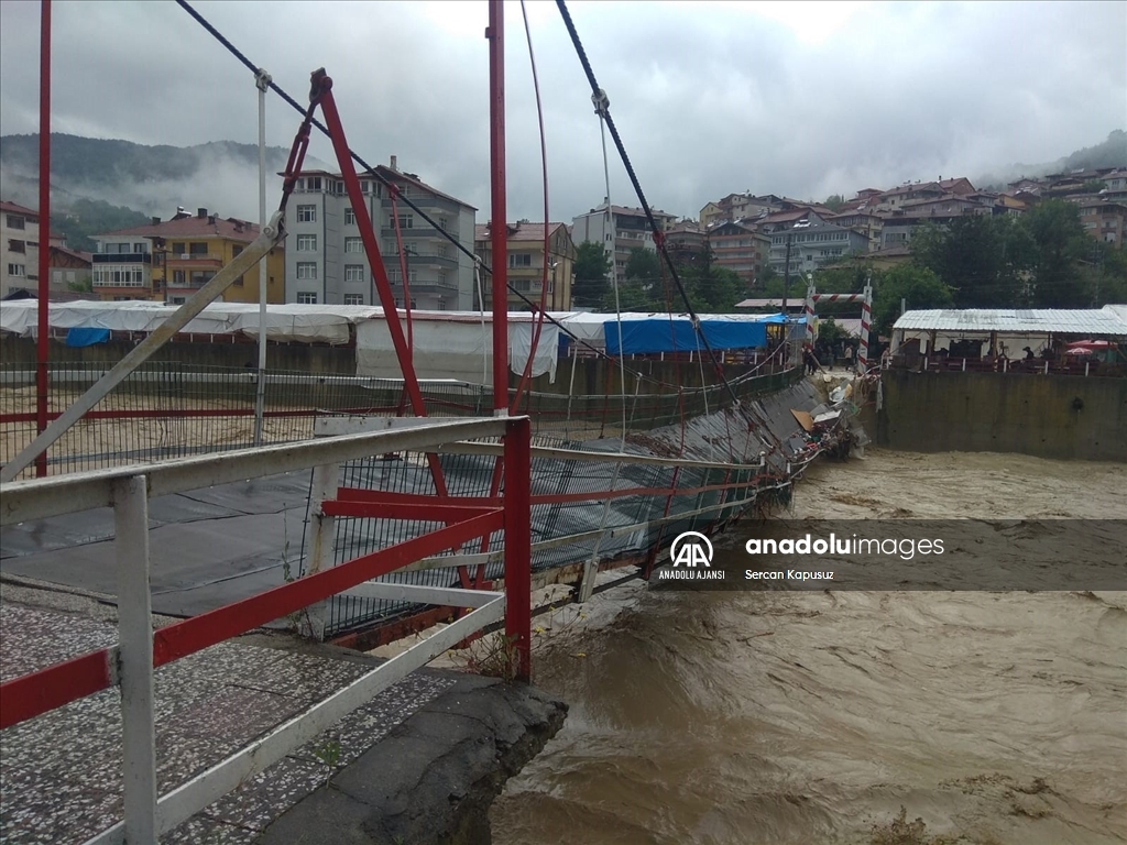 Zonguldak'ta sağanak hayatı olumsuz etkiliyor