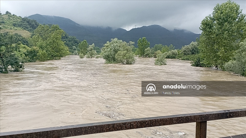 Zonguldak'ta sağanak hayatı olumsuz etkiliyor
