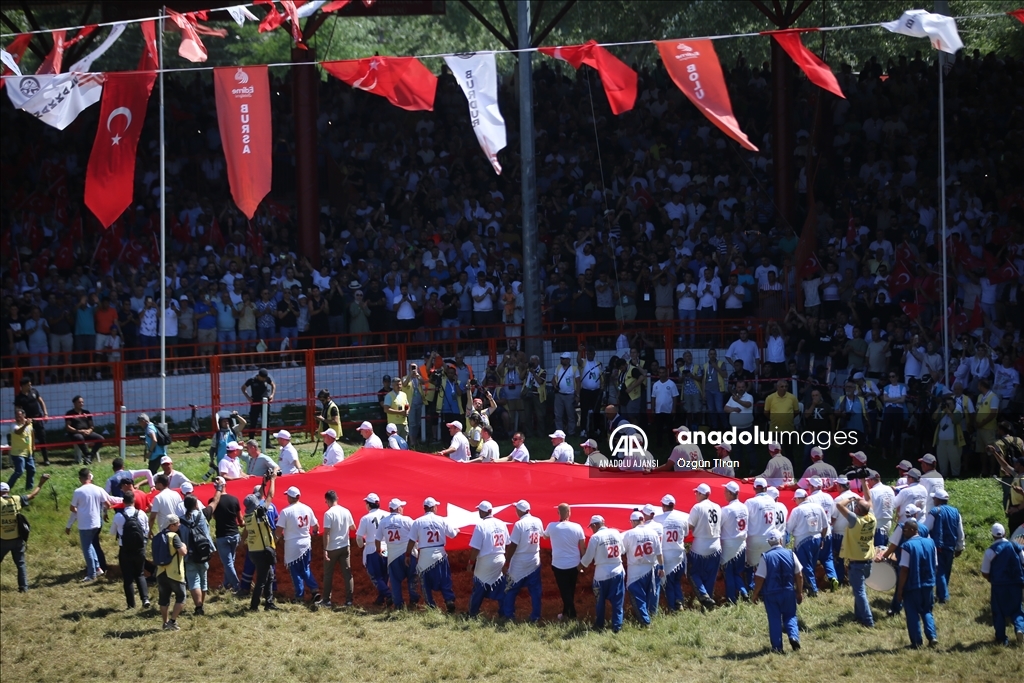 Kırkpınar Er Meydanı'nda Türk bayrağı açıldı