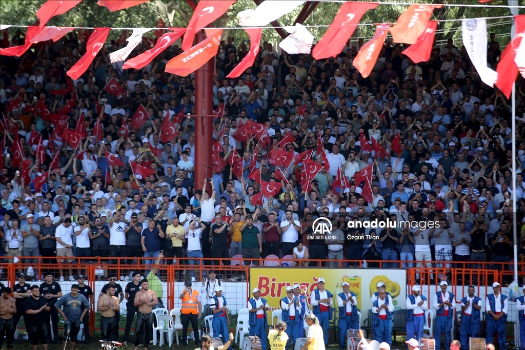 Kırkpınar Er Meydanı'nda Türk bayrağı açıldı