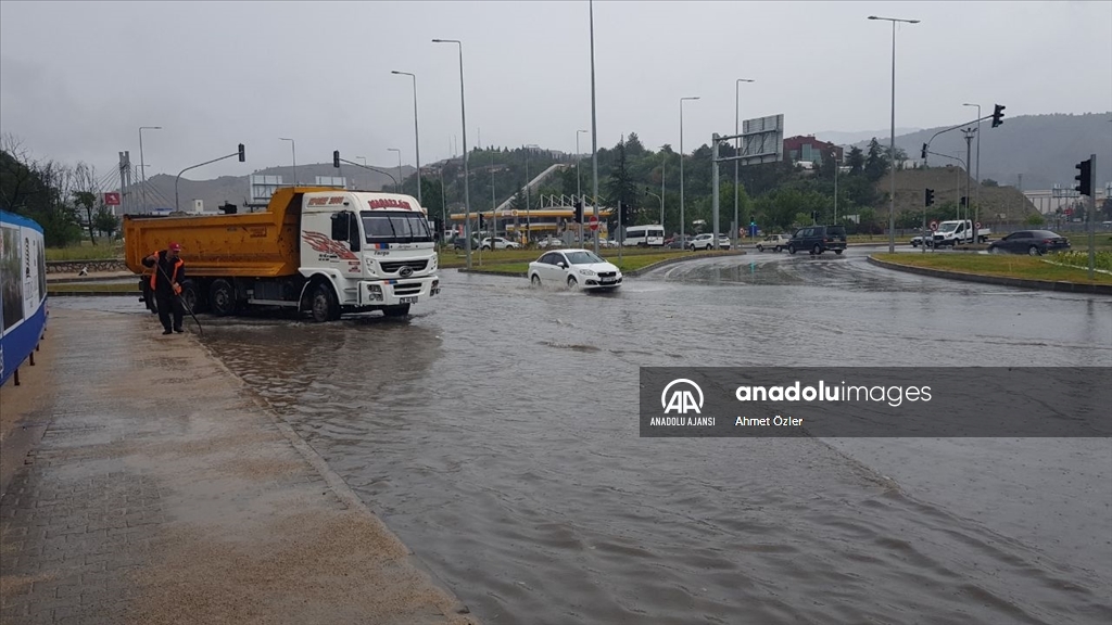 Karabük'te sağanak hayatı olumsuz etkiliyor