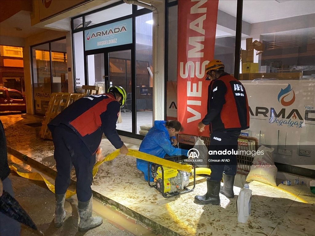 Giresun'da sağanak hayatı olumsuz etkiledi