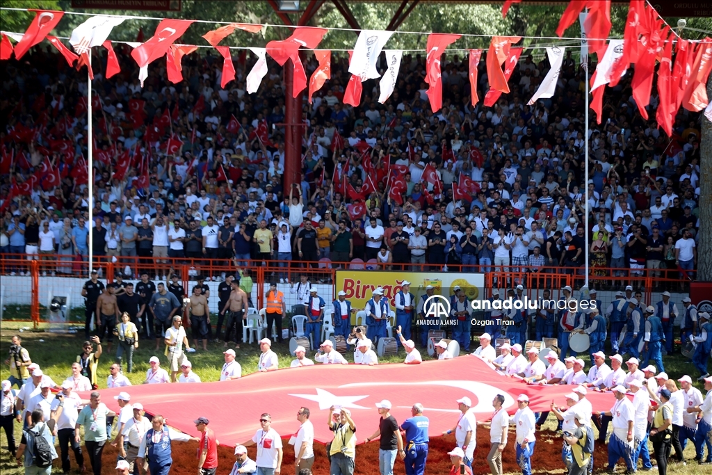 Kırkpınar Er Meydanı'nda Türk bayrağı açıldı
