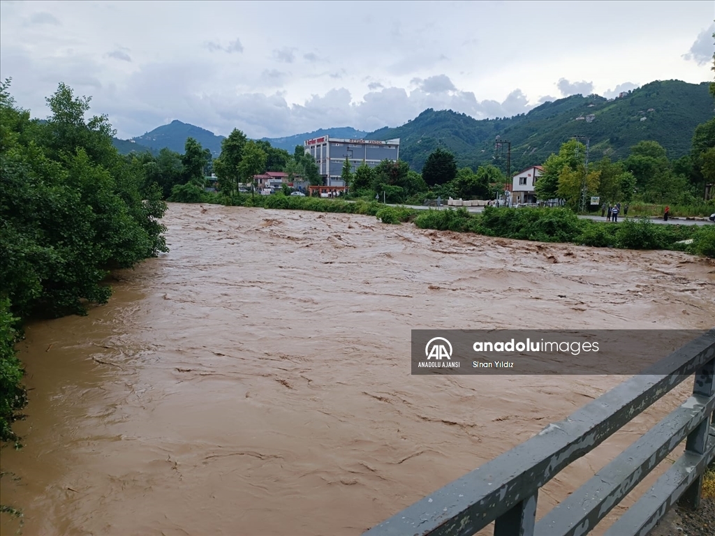Giresun'da şiddetli yağış etkili oluyor
