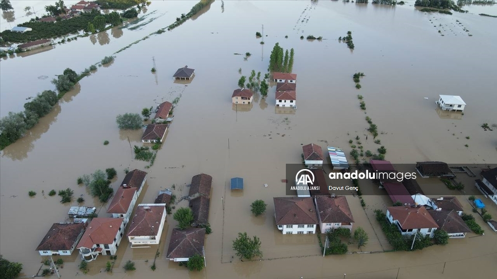 Düzce'de tamamı sular altında kalan İçmeler köyü