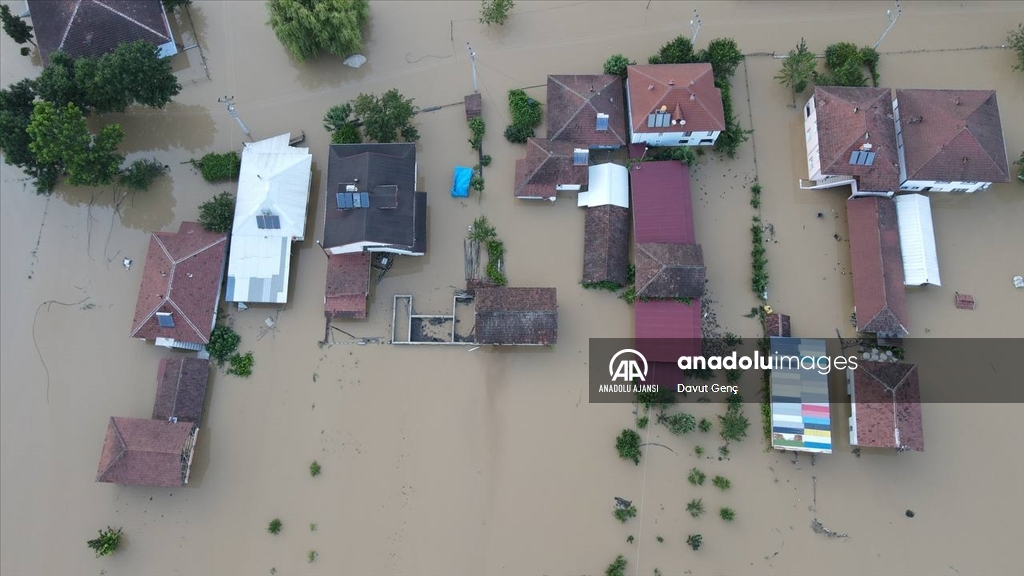 Düzce'de tamamı sular altında kalan İçmeler köyü